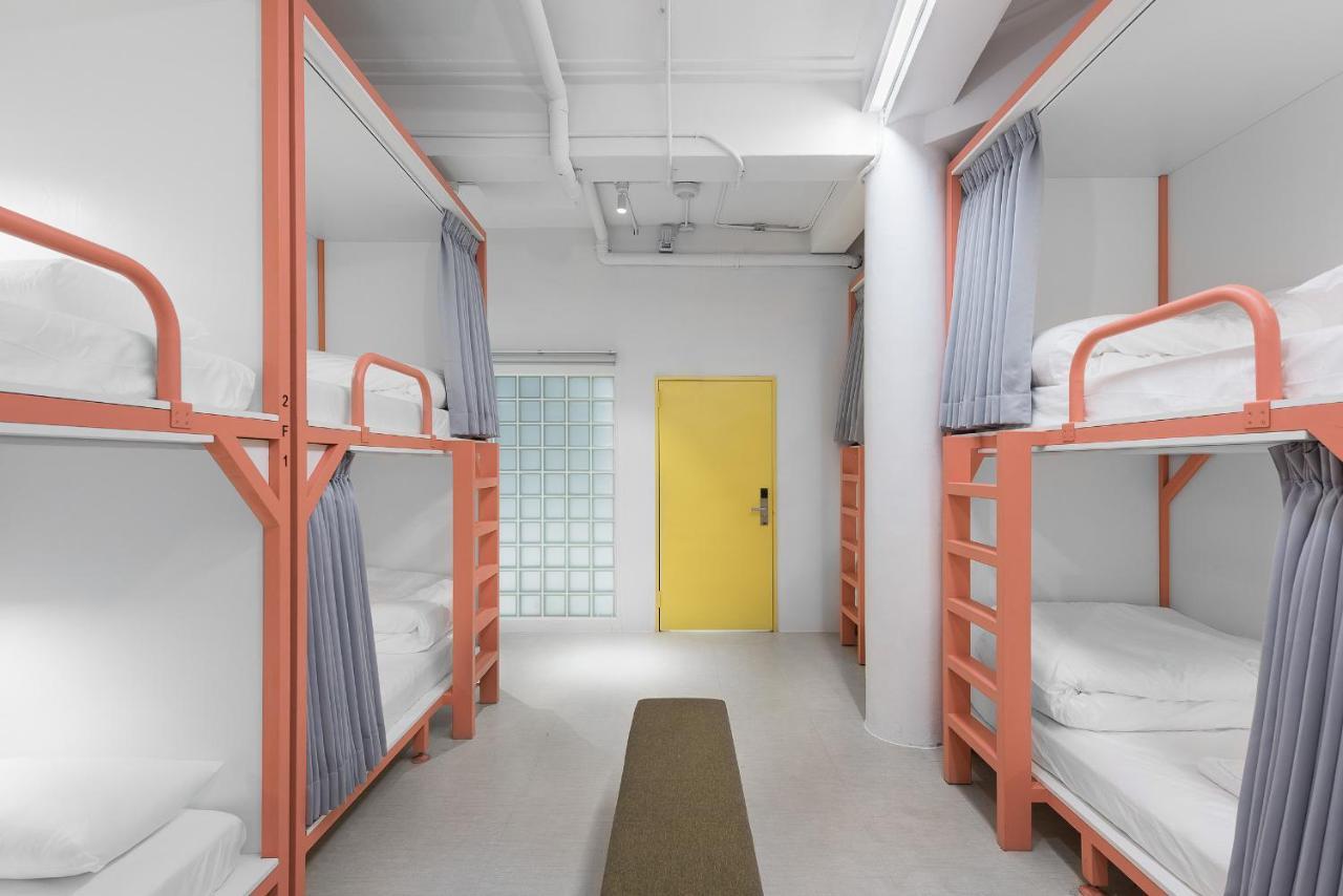 TG Hostel - stay together Taichung Buitenkant foto