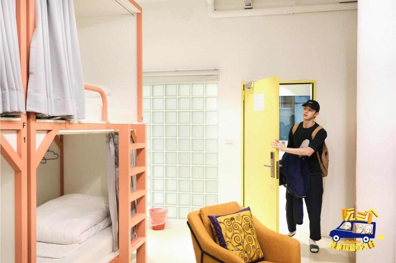 TG Hostel - stay together Taichung Buitenkant foto